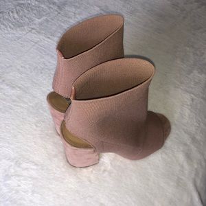 Steve Madden Shoes - Nude Steve Madden Block Heels Size 8 Steve Madden Shoes - Nude Steve Madden Block Heels Size 8
